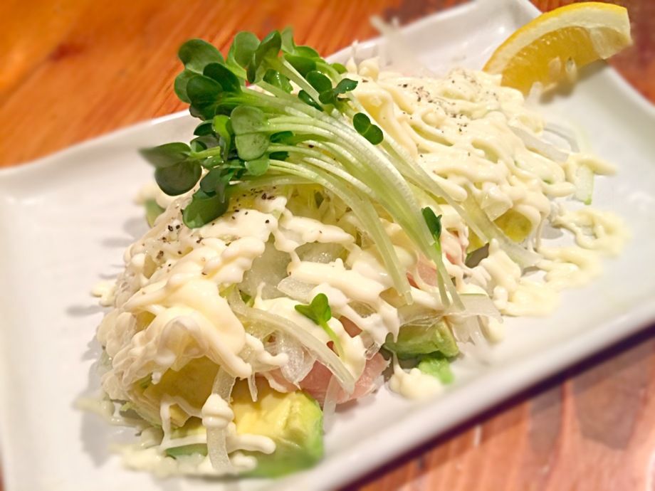 鶏胸肉とアボカドのオニスラマヨのっけ