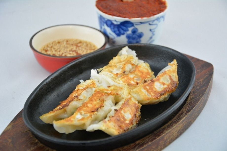 やーまん鉄板ギョーザ（400円）