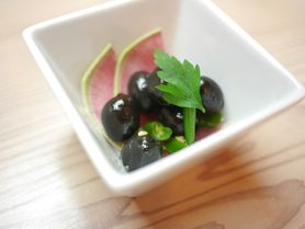 青唐辛子漬けブラックオリーブ