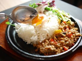 鶏ミンチの鉄板ガパオライス