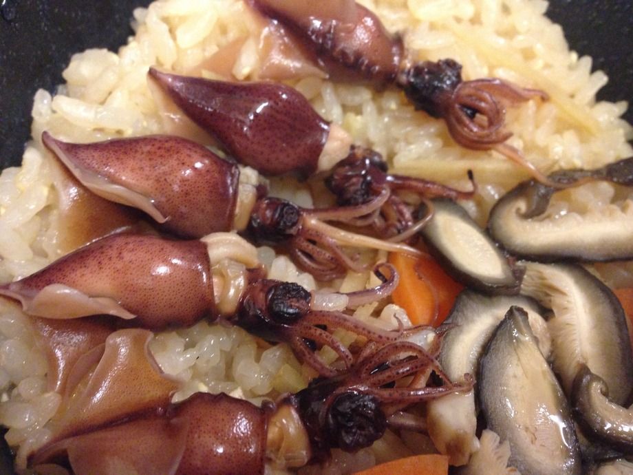 季節の釜飯1合(写真ははたるイカ)
