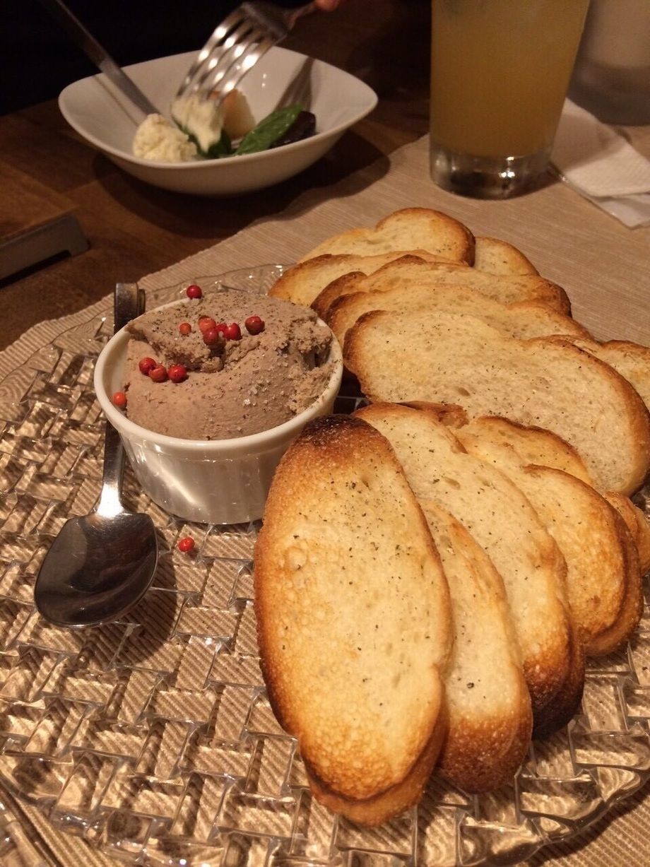 自家製 鶏の白レバーパテ バケット添え