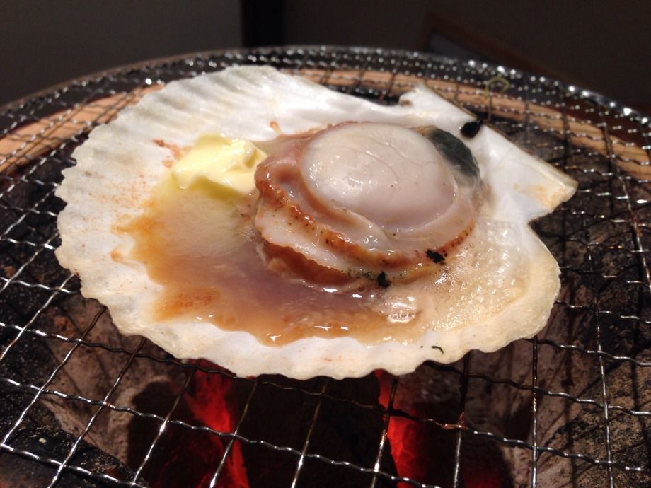 殻付きホタテのバター焼き