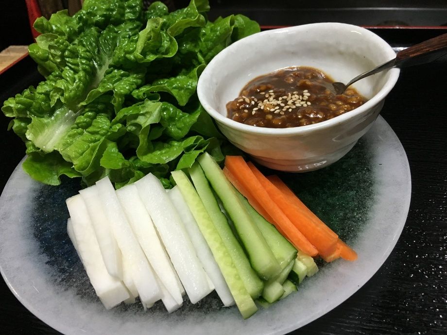 肉味噌巻きサラダ（¥ 580 〜）