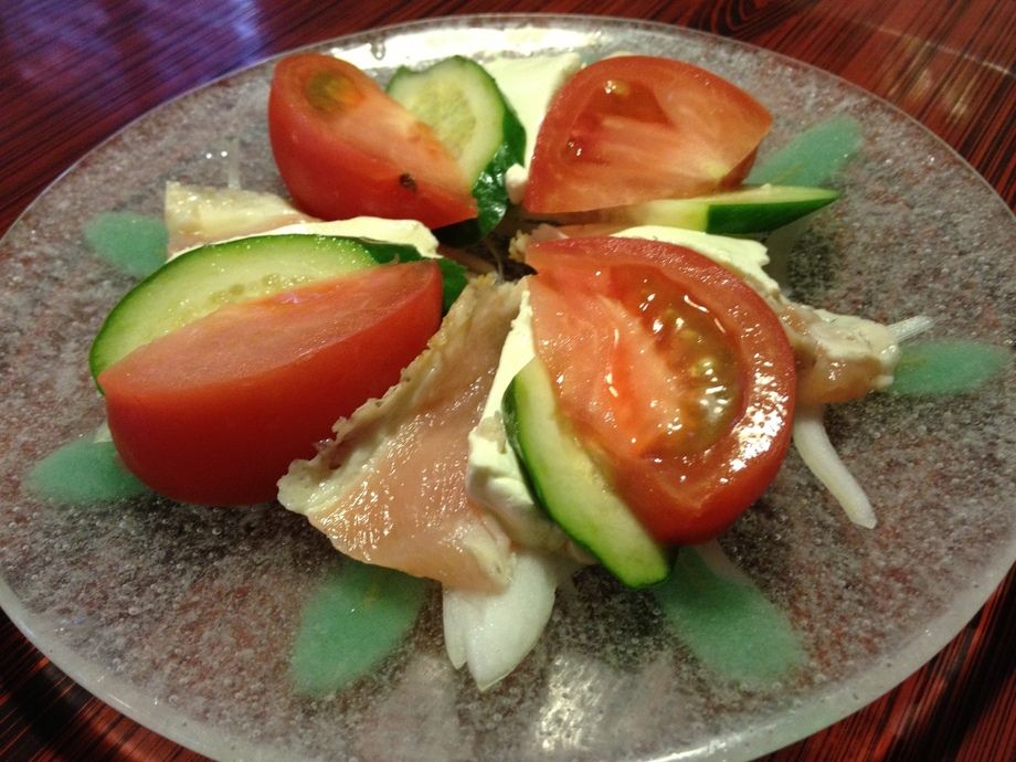 トマトサラダ（¥ 580 〜）