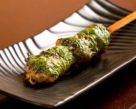 香り立つ紫蘇巻き(甲州地どりの挽肉を大葉でつつみました）