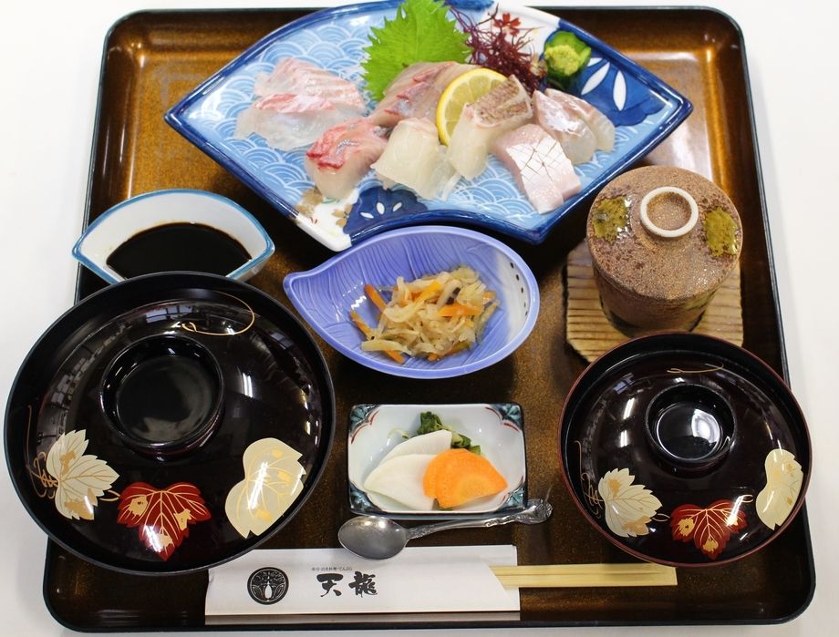 お造り御膳（2750円）