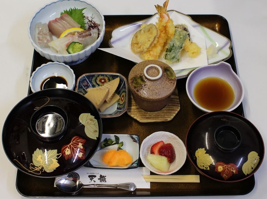 なごみ御膳（2420円）