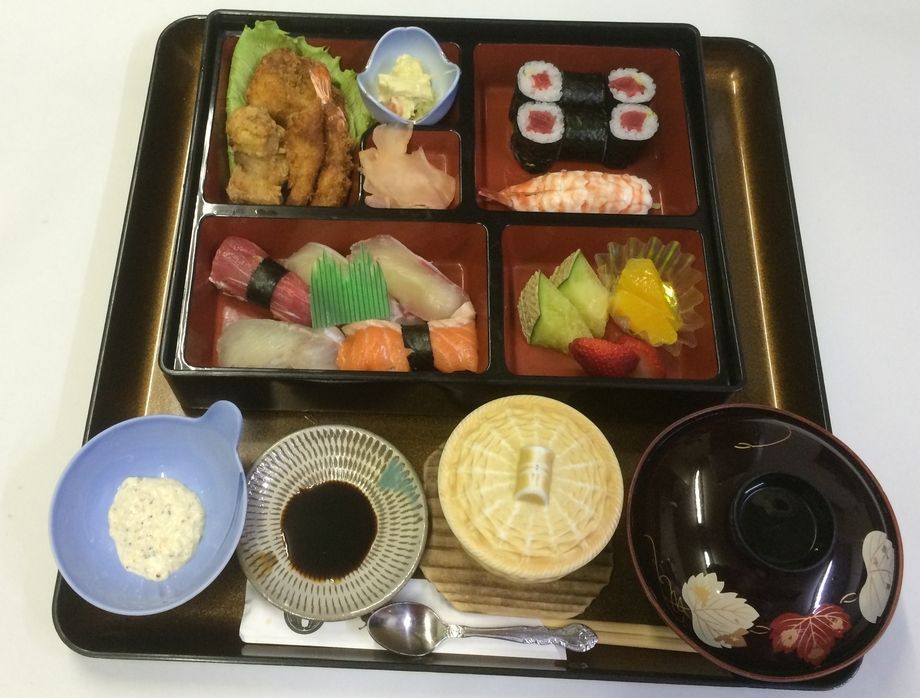 すしファミリー（2750円）