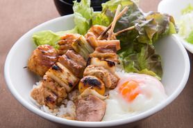 全や連流！ご当地やきとり食べ比べ丼