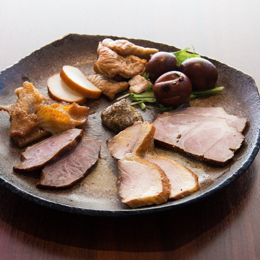 ご当地食材の燻製食べ比べ