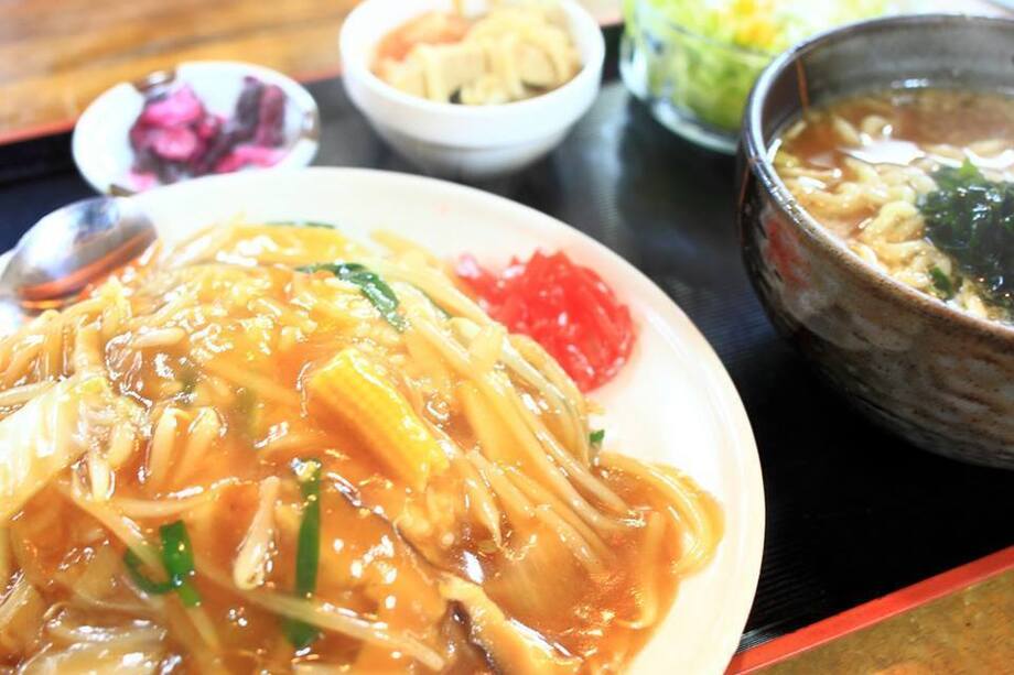 平日日替わりランチ（中華飯と半ラーメン）