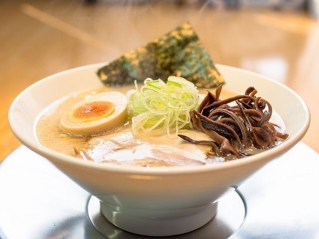 まる伝塩豚骨らぁめん　（細、低加水麺）
