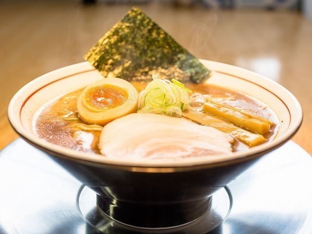 まる伝醤油豚骨らぁめん　（太麺又は細麺）