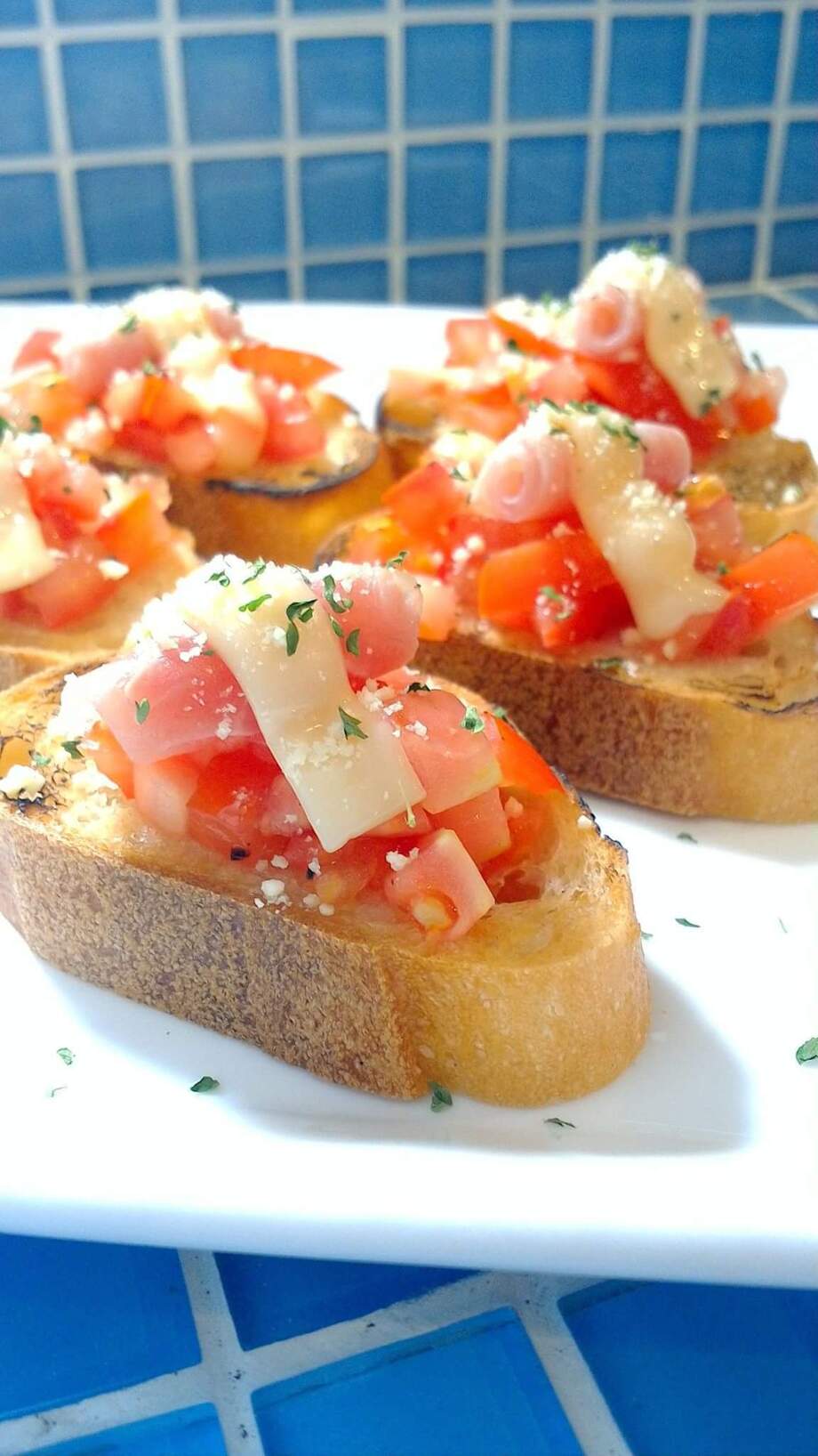 完熟トマトのブルスケッタ