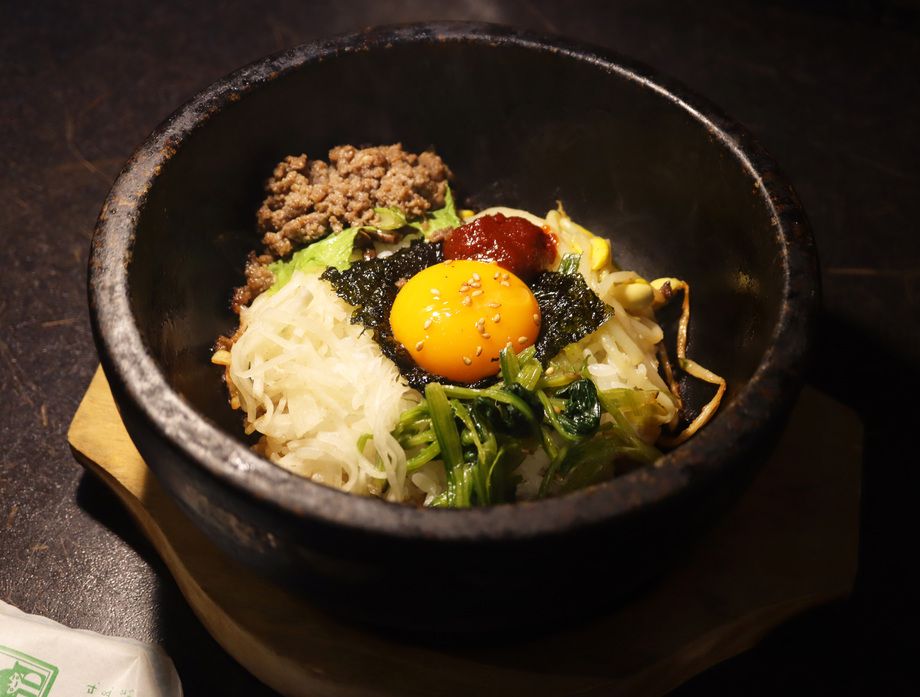 石焼きビビンバ（880円（税抜））