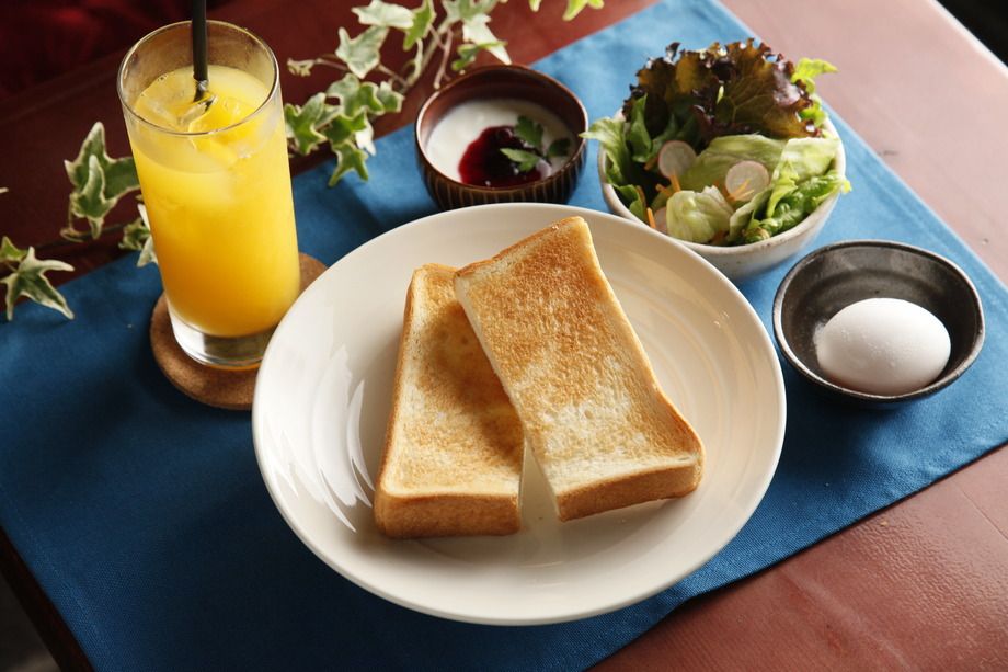 トーストモーニング　(ドリンク付)