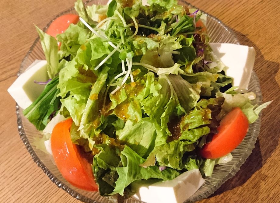 特製サラダ（680円（税抜））