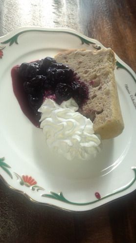 野の花シフォンのシフォンケーキホイップと自家製ジャム添え