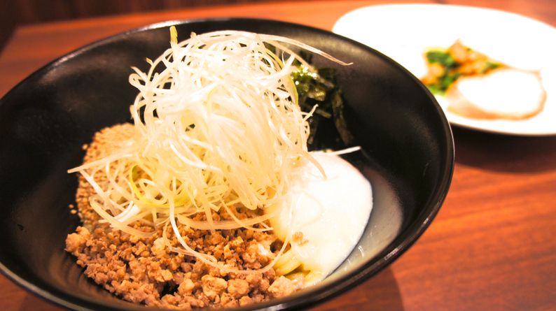 汁なし坦々麺（860円）