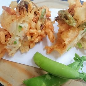 スナップエンドウと桜エビのかき揚げ