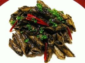 イカのイカ墨煮ペンネ