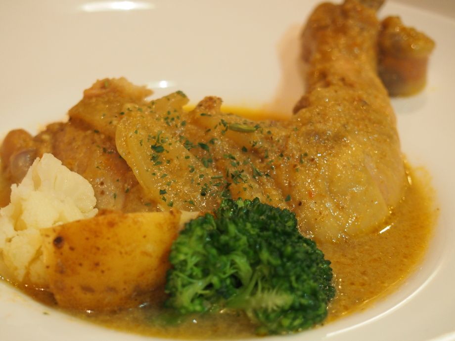 骨付き鶏レッグのココナッツカレー煮