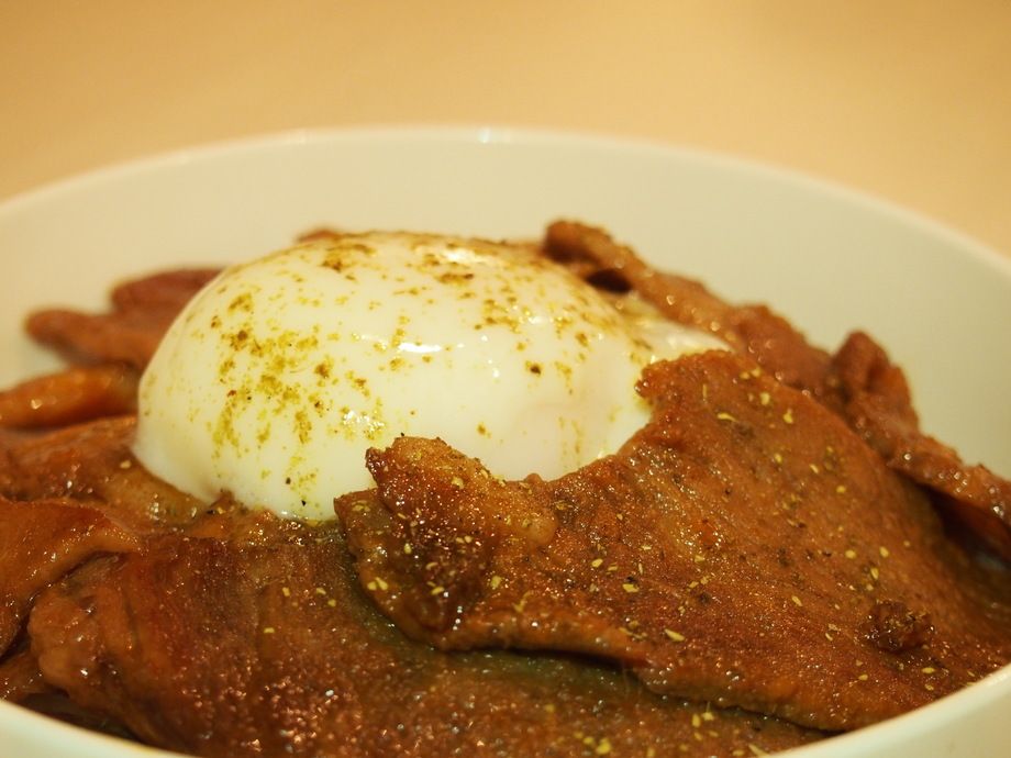 十勝豚丼（温玉のせ）