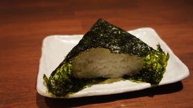 ばくだんむすび