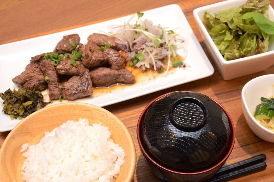 サイコロステーキ定食