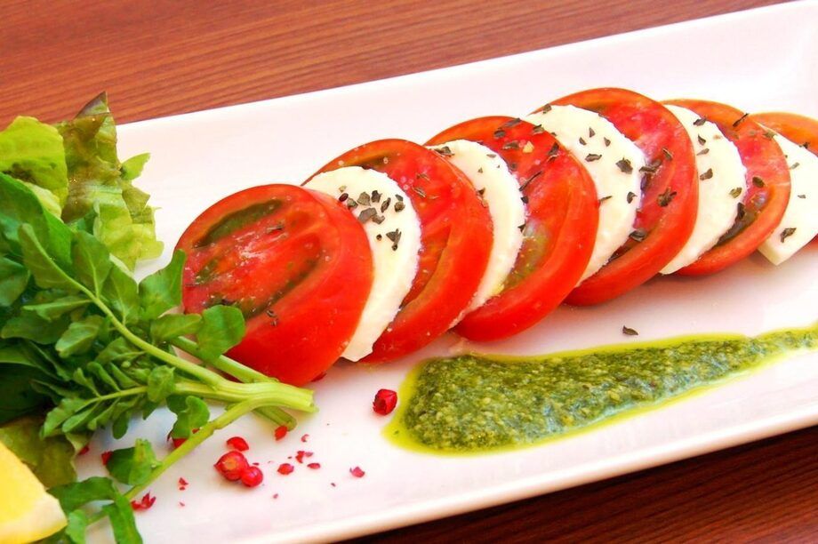 フルーツトマトとモッツアレラチーズ