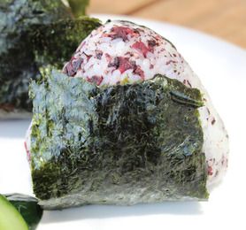 おむすび  ※2種類お選びください。　お味噌汁 香の物付き