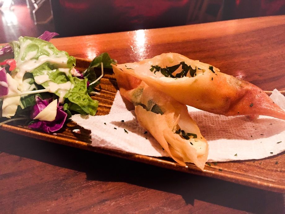 プリプリ海老の揚げ春巻き（¥400(1本)）