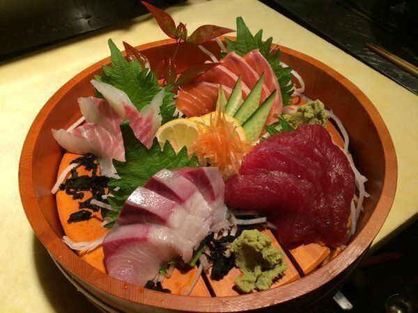 お造りの盛り合わせ大（2200）