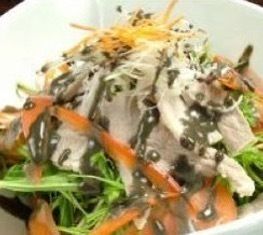 蒸し鶏とシャキシャキ水菜サラダ 黒ごまドレッシング