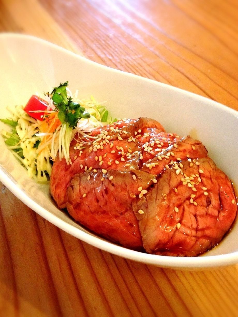 ローストビーフ丼　肉大盛り