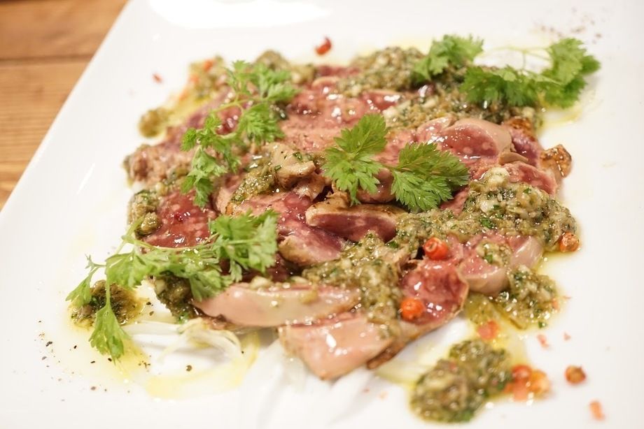 炙り白レバーのカルパッチョ（800円）