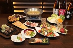 自慢の華味鳥の水炊き鍋がついた「伝統の博多鍋」コース（全9品）