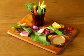 季節野菜の盛り合わせ（バーニャ　カウダ）