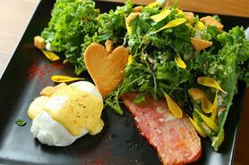 サラダ・リヨネーズ（リヨン風サラダ）