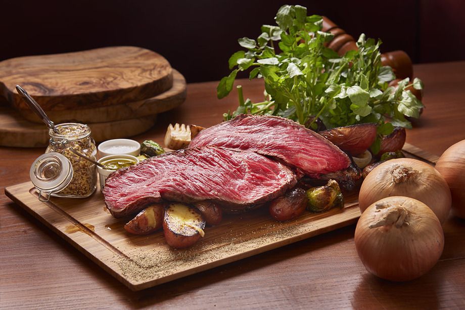 《本日の黒毛和牛　炭火焼》（3,000円～ （税抜）　※200g）