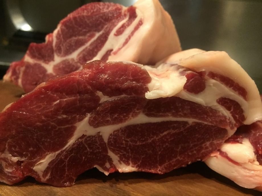 天然猪　肩ロース（1,880円 （税抜））