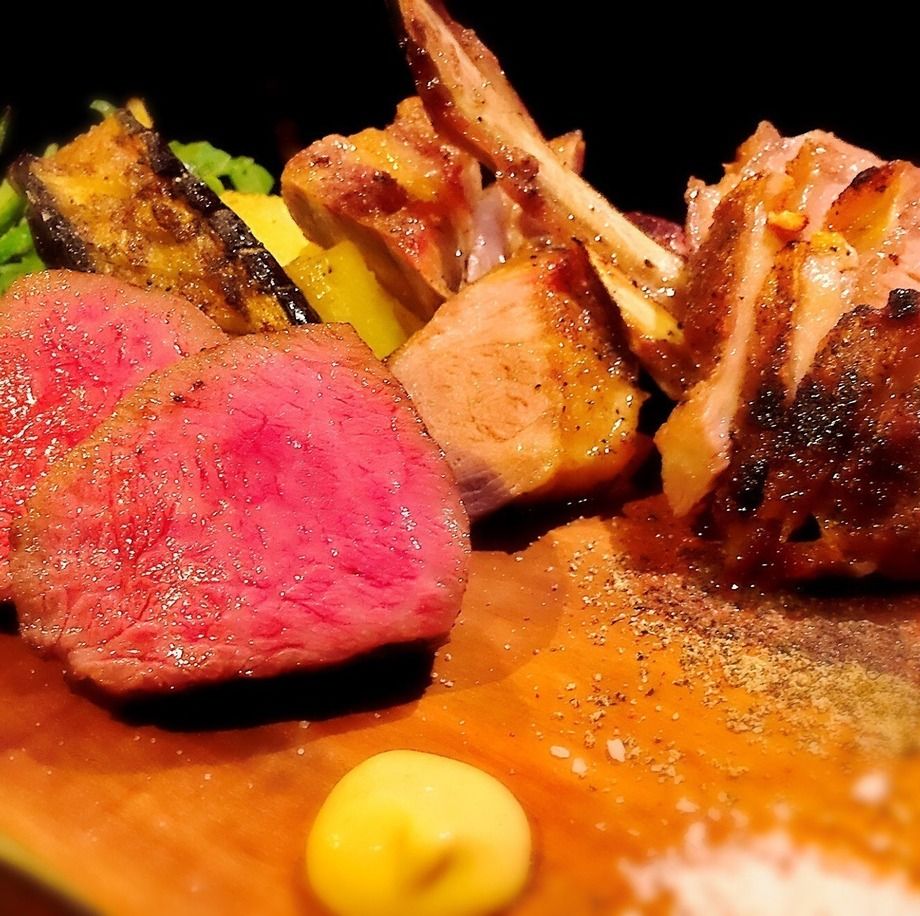 炭火焼☆黒毛和牛A5佐賀牛＆イベリコ豚肉盛！満足4980円コース（2H飲み放題）（4,980円（税抜） /1名様）