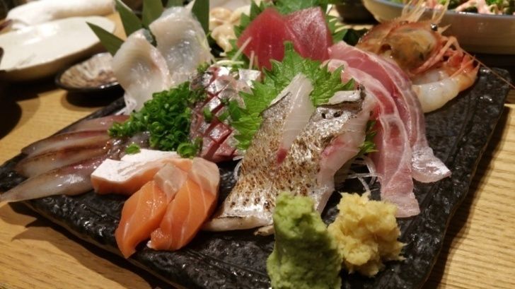 旬のお刺身盛り合わせ（１人前～）（７００円～）