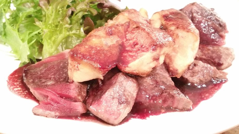 牛フィレとフォアグラのロッシーニ（１３８０円）