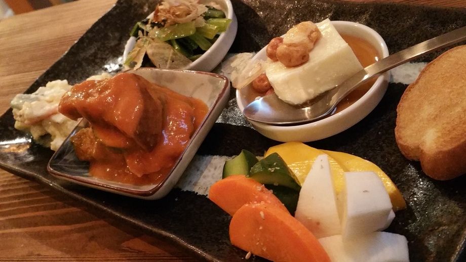 おまかせ前菜盛り合わせ（７８０円）