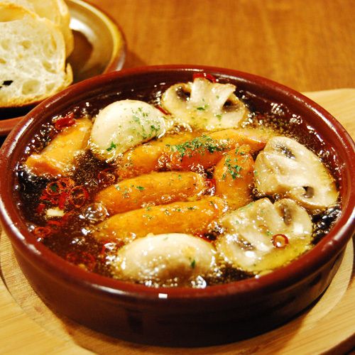 チョリソーとマッシュルームのアヒージョ