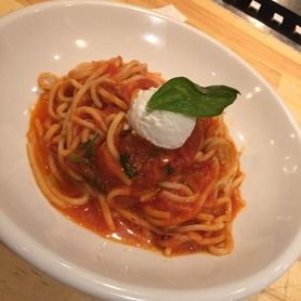 バジリコとリコッタチーズのトマトソース