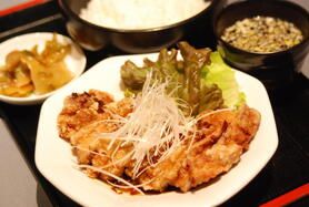 鶏もも肉のサックリ揚げ定食