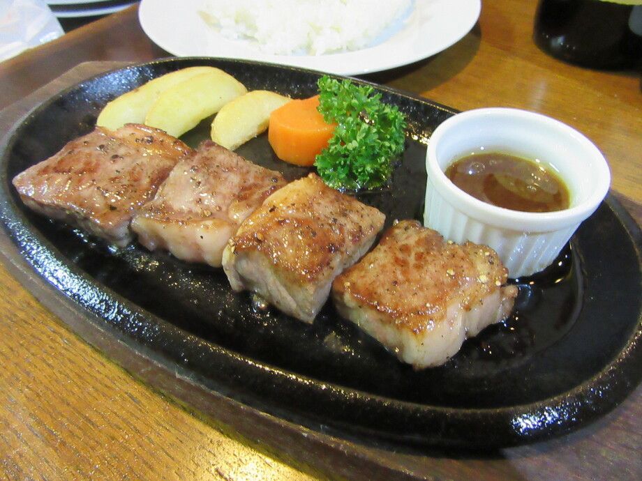 厚切りサイコロステーキ